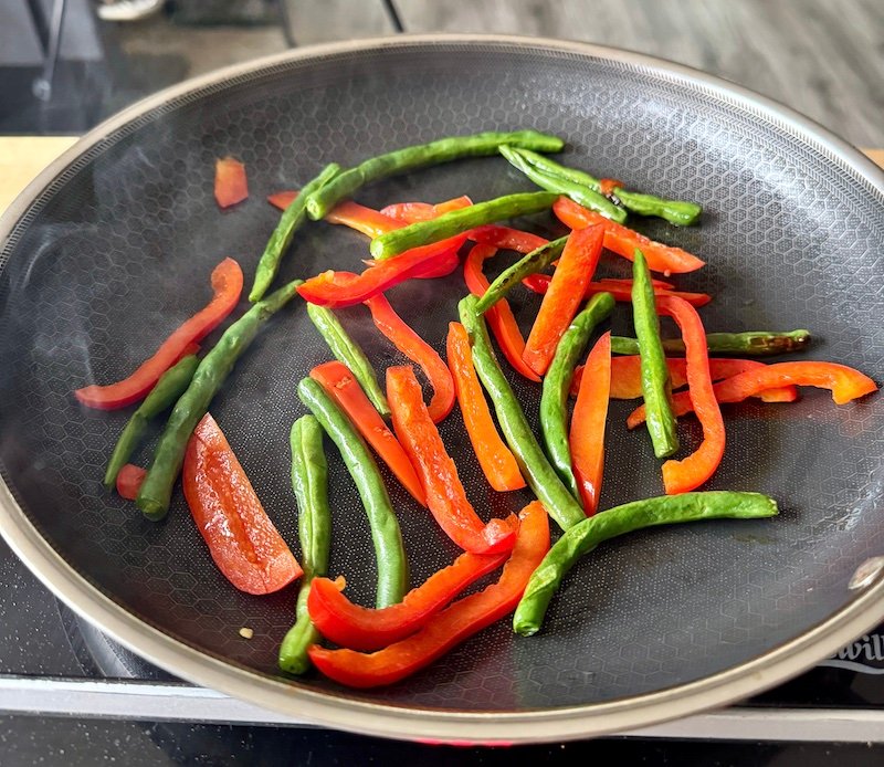 red peppers and green beans saute for thai beef