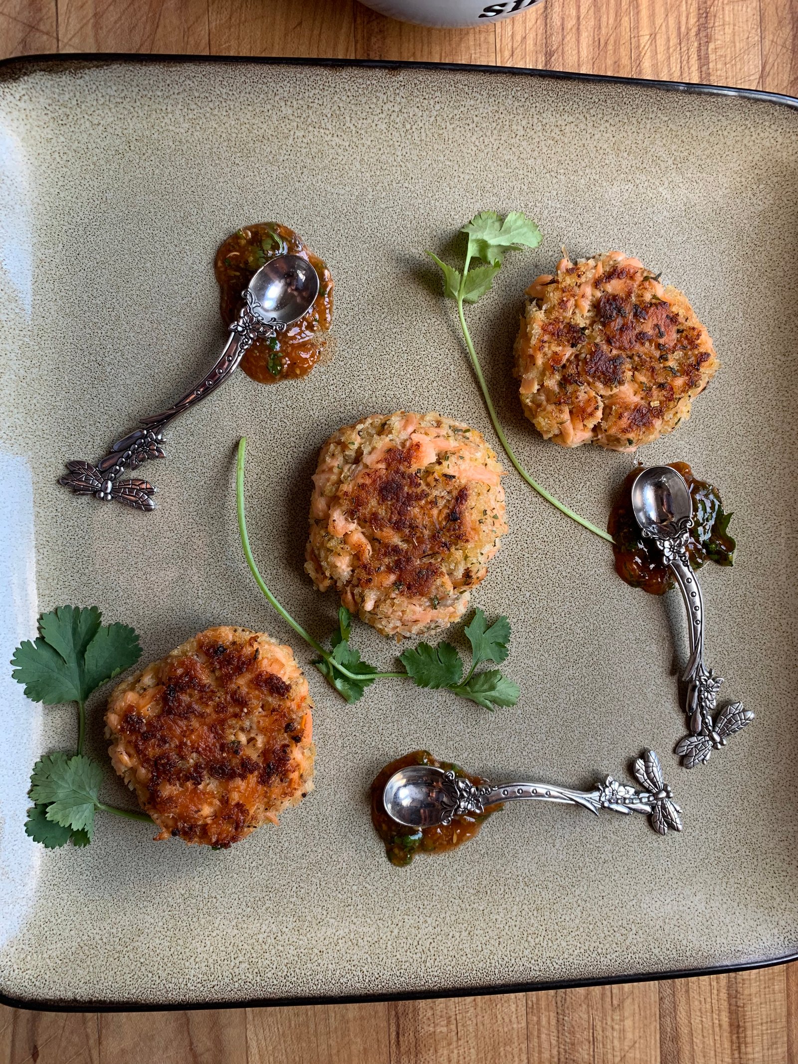 Salmon Cakes with Spicy Apricot Dip