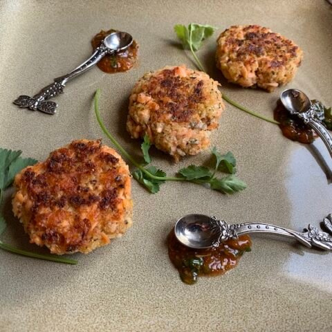 These are salmon cakes with spicy apricot dip