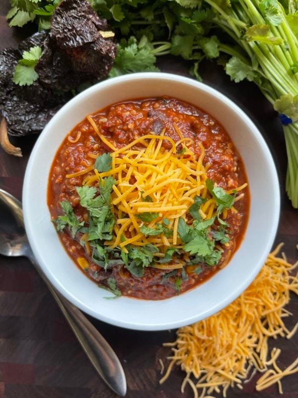 Black Bean and Quinoa Chili | My Bizzy Kitchen