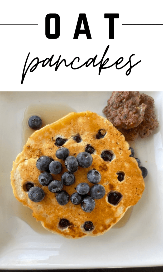 These oatmeal pancakes make for a quick and healthy breakfast. Or you can make them now and freeze for later! These pancakes make for the perfect meap prep. On #teampurple each pancake is 2 points, on #teamblue each pancake is 3 points and on #teamgreen, each pancake is 4 points. #oats #pancakes #ww #weightwatchers