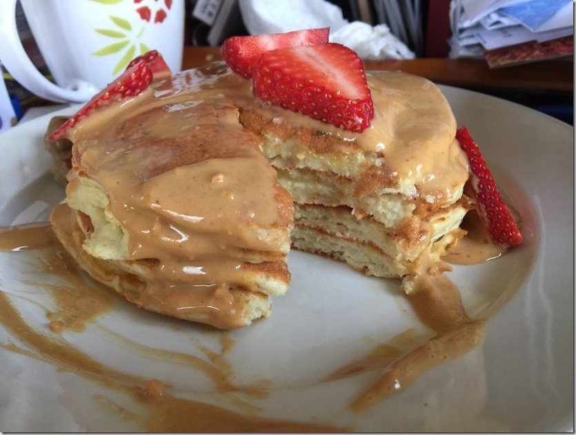 Protein pancakes with peanut butter