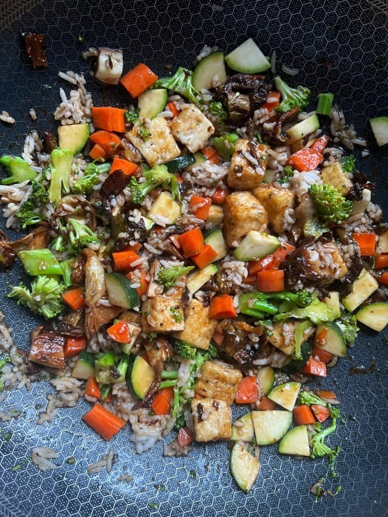 this is a wok with salt and pepper tofu