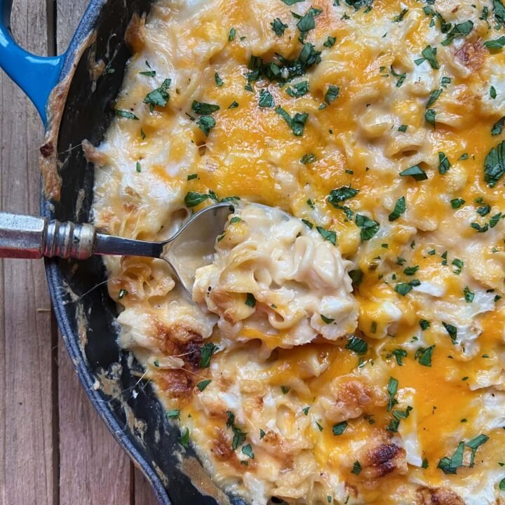 this is a skillet of low carb cauliflower mac n cheese