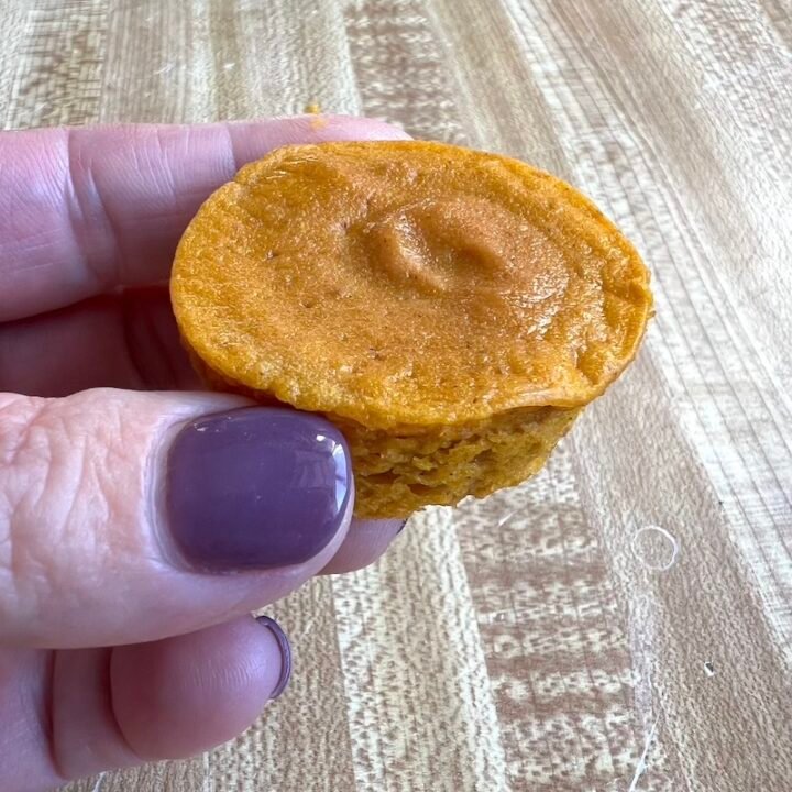 this is a photo of a crustless pumpkin pie bites