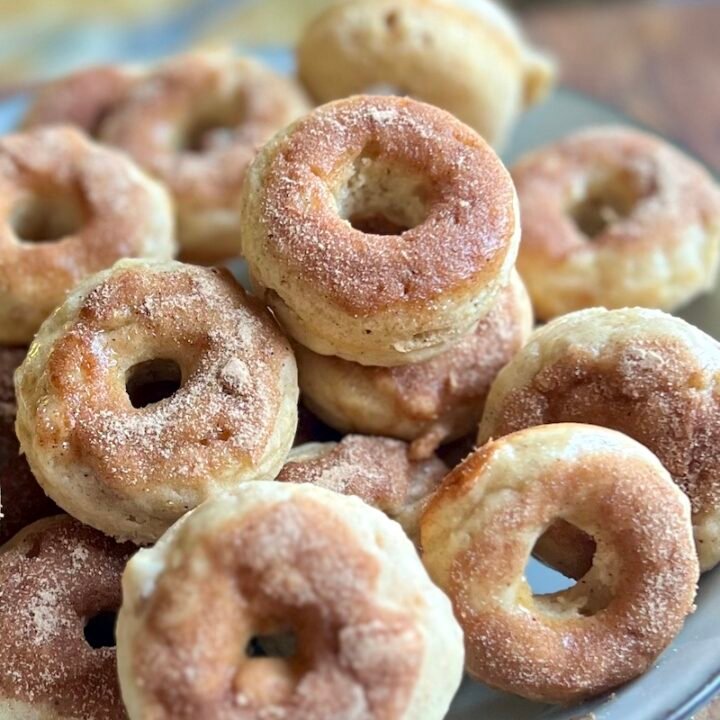 these are baked apple cinnamon donuts