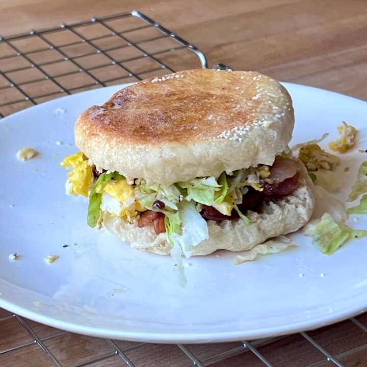 this is a breakfast sandwich made with skinny pizza dough that is 6 Weight Watchers points