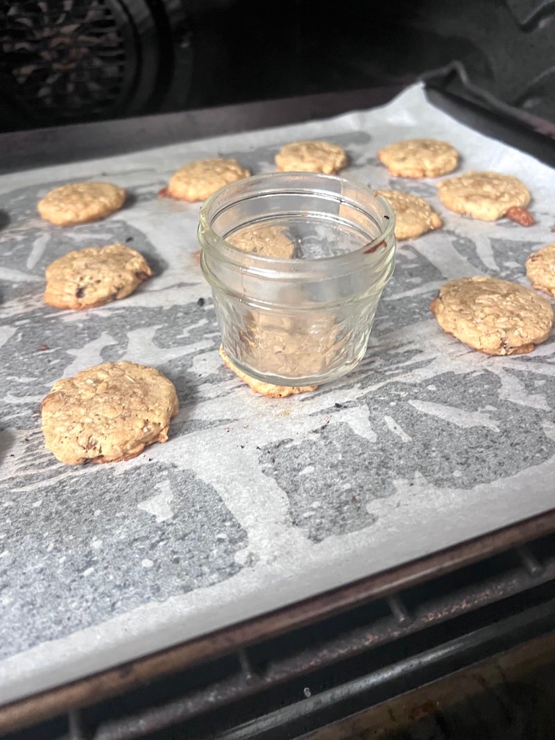 pressing down cookies to make crispy