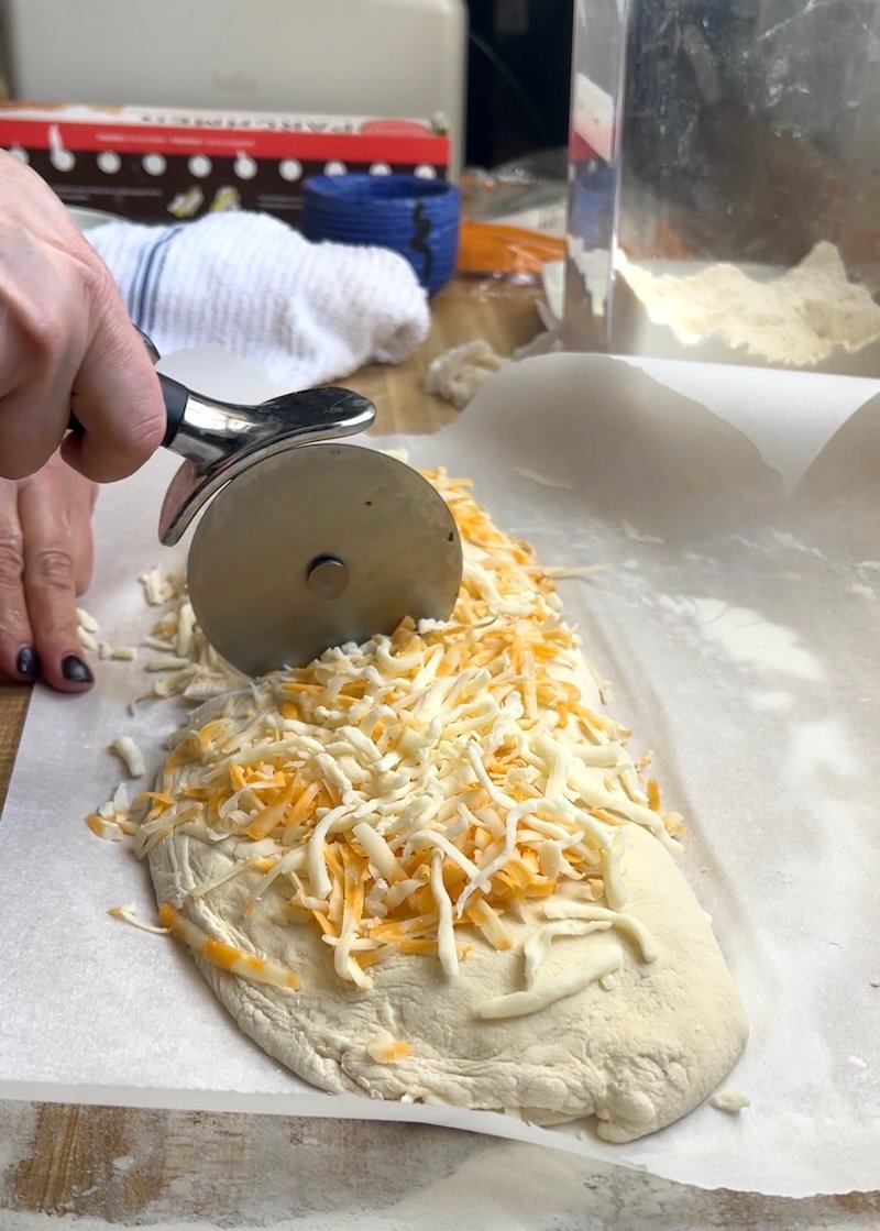 cheesy breadsticks but with pizza cutter