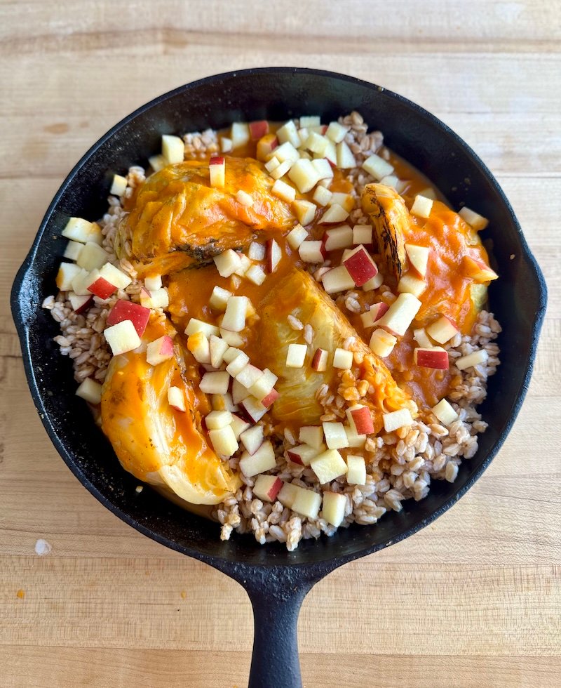 Weight Watchers friendly braised cabbage with roasted red pepper, farro and apple