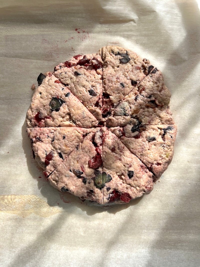 slicing scone dough into 8 pieces that are 6 weight watchers points